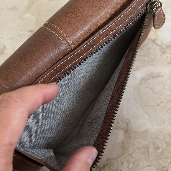 NWOT Roots Tribe Leather Trifold Wallet - Picture 14 of 16